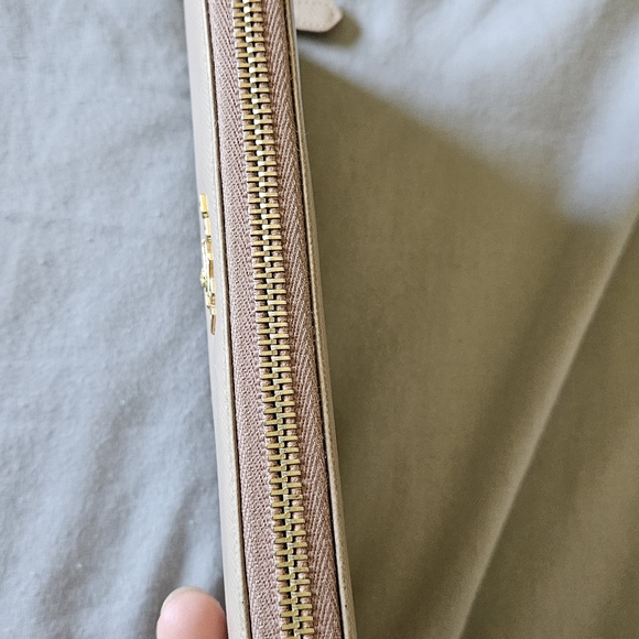 Prada Wallet - Picture 14 of 15